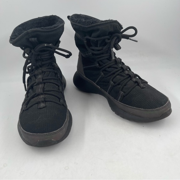 Nike Big Kid’s Roshe One FB Yeezy Black Reflective Winterized Shoes - Size 7 Y - Picture 6 of 11